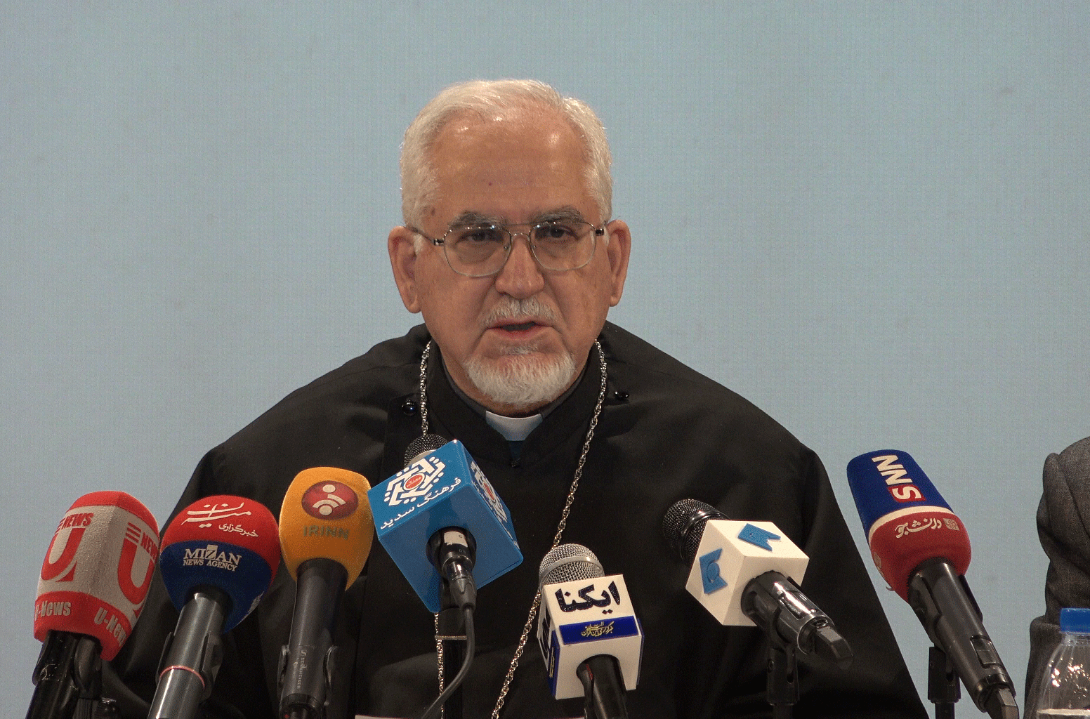 نواب: گفتگوی ادیان و مطالعات ادیانی بزرگترین دستاوردهای انقلاب اسلامی / اسقف اعظم داویدیان: ارامنه ایران وفادار به منافع ملی کشور و نظام جمهوری اسلامی هستند نواب: گفتگوی ادیان و مطالعات ادیانی بزرگترین دستاوردهای انقلاب اسلامی / اسقف اعظم داویدیان: ارامنه ایران وفادار به منافع ملی کشور و نظام جمهوری اسلامی هستند