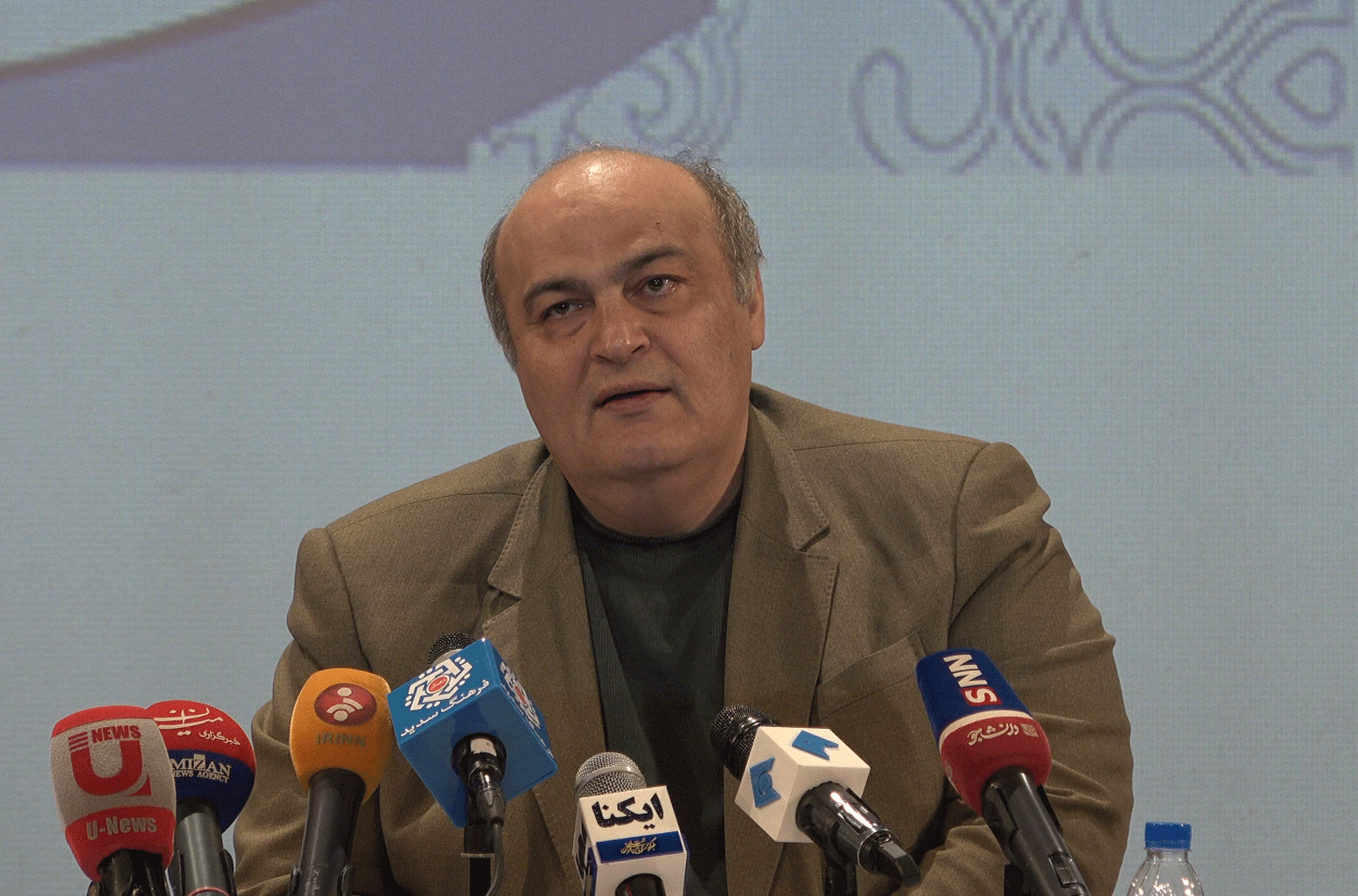 حجت الاسلام نواب: گفتگوی ادیان و مطالعات ادیانی بزرگترین دستاوردهای انقلاب اسلامی / اسقف اعظم داویدیان: ارامنه ایران وفادار به منافع ملی کشور و نظام جمهوری اسلامی هستند /اسقف اعظم بنیامین:پس از انقلاب اسلامی آشوریان دین دارتر شدند/سامه یح: اعطای حقوق شهروندی به کلیمیان توسط امامین انقلاب/خداداد کوچکی: پیروان تمام ادیان در 8 سال جنگ تحمیلی برای دفاع از ایران جنگیدند/ قره خانیان:انقلاب اسلامی همواره پابرجا خواهد ماند زیرا چیزی را که خدا پایه گذاری کند قطعا از آن نگهداری و نگهبانی خواهد کرد/مره صدق:قبل از انقلاب اقلیت های دینی مقیم ایران شناخته می شدند اما پس از انقلاب اسلامی آن ها شهروند درجه یک شدند/سروش پور:استقلال، آزادی و جمهوری اسلامی آرمان هایی بود که همه مردم ایران سالها به دنبال آن بودند/مفتاح:دستاوردهای انقلاب اسلامی در حوزه ادیان و مذاهب ناشی از همدلی و همبستگی عموم مردم است حجت الاسلام نواب: گفتگوی ادیان و مطالعات ادیانی بزرگترین دستاوردهای انقلاب اسلامی / اسقف اعظم داویدیان: ارامنه ایران وفادار به منافع ملی کشور و نظام جمهوری اسلامی هستند /اسقف اعظم بنیامین:پس از انقلاب اسلامی آشوریان دین دارتر شدند/سامه یح: اعطای حقوق شهروندی به کلیمیان توسط امامین انقلاب/خداداد کوچکی: پیروان تمام ادیان در 8 سال جنگ تحمیلی برای دفاع از ایران جنگیدند/ قره خانیان:انقلاب اسلامی همواره پابرجا خواهد ماند زیرا چیزی را که خدا پایه گذاری کند قطعا از آن نگهداری و نگهبانی خواهد کرد/مره صدق:قبل از انقلاب اقلیت های دینی مقیم ایران شناخته می شدند اما پس از انقلاب اسلامی آن ها شهروند درجه یک شدند/سروش پور:استقلال، آزادی و جمهوری اسلامی آرمان هایی بود که همه مردم ایران سالها به دنبال آن بودند/مفتاح:دستاوردهای انقلاب اسلامی در حوزه ادیان و مذاهب ناشی از همدلی و همبستگی عموم مردم است