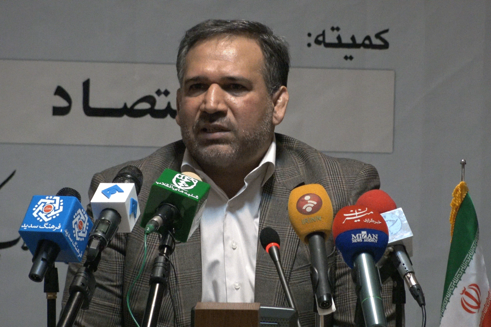حسینی: ایران به برکت انقلاب، هجدهمین اقتصاد بزرگ جهان شده است/ حیدری کردزنگنه: صادرات غیرنفتی بعد از انقلاب 20 برابر شد/ قادری: ایران بعد از انقلاب جزو 10 کشور برتر دنیا در دانش ساخت پالایشگاه و نیروگاه شد/ حسننزاد: امروز یک بازار بورس در هر شهر فعال است/ غفاری: صنعت هواپیمایی ایران بعد از انقلاب در رتبه بیستم دنیا قرار گرفت/ حسینیمنش: حضور فقها در کنار بازار بورس دستاورد انقلاب اسلامی است حسینی: ایران به برکت انقلاب، هجدهمین اقتصاد بزرگ جهان شده است/ حیدری کردزنگنه: صادرات غیرنفتی بعد از انقلاب 20 برابر شد/ قادری: ایران بعد از انقلاب جزو 10 کشور برتر دنیا در دانش ساخت پالایشگاه و نیروگاه شد/ حسننزاد: امروز یک بازار بورس در هر شهر فعال است/ غفاری: صنعت هواپیمایی ایران بعد از انقلاب در رتبه بیستم دنیا قرار گرفت/ حسینیمنش: حضور فقها در کنار بازار بورس دستاورد انقلاب اسلامی است