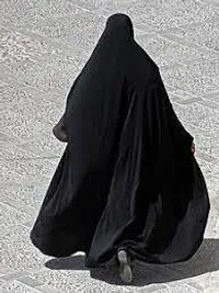 زن و مرد، مکمل یکدیگر&zwnj;، نه در تقابل هم