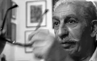 مردی که رسم ایستادن می&zwnj;دانست