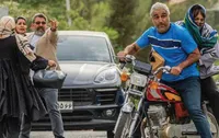 عامه پسند اما نیش دار