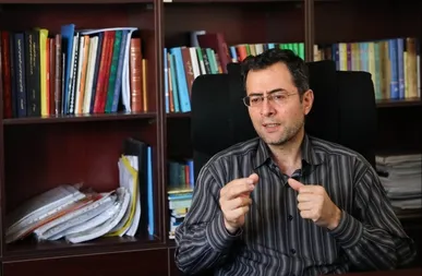 آگاهی ایرانیان در مصاف با جبهه غرب