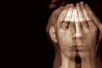 با شعار&zwnj;های دینی علیه شعائر دینی