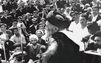 ایستاده در مقابل قراردادهای استعماری