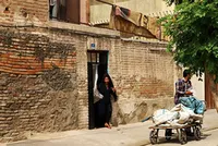 تا کاخ&zwnj;نشینی هست، کوخ&zwnj;نشینی هم پابرجاست!