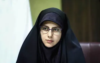 زنان در ساختار قدرت، میان وفاداری سیاسی و هویت مستقل گرفتارند