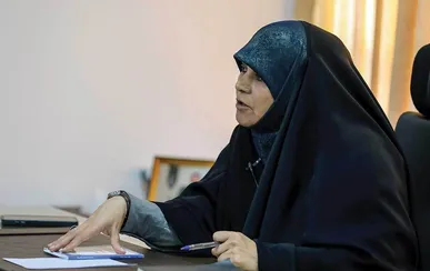 زنِ ایرانی و مسئولیت‌های پر نقش‌ونگار