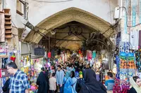 سیاسیون و دولتمردان رفتار اقتصادی مردم را از اعتدال دور کرده است
