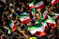 همه ایستاده&zwnj;ایم برای ایران