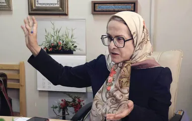 زن ایرانی متهم به تنگ کردن بازار کار!