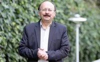 مترجمی برای زبان قدرت سیاسی و جامعه نداریم